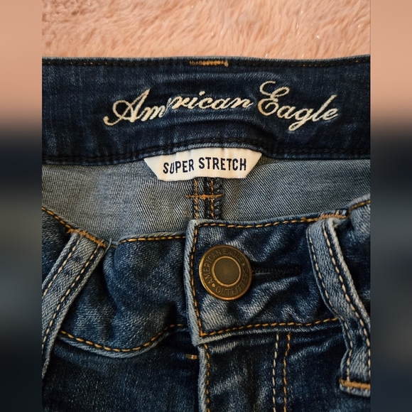 American Eagle Outfitters Women's 2 Blue Denim Shorts Distressed Super Stretch - Picture 2 of 5